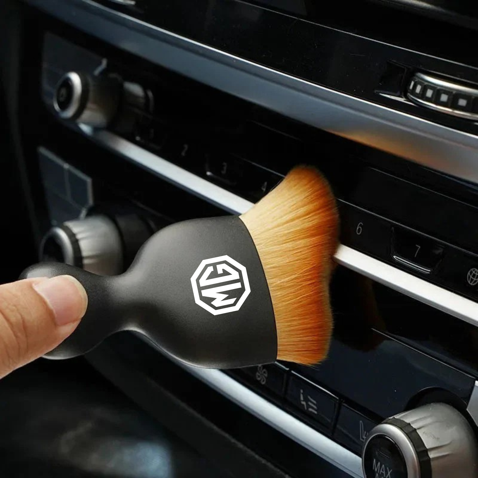 D80 PRO – Precision detailing brush with your Car's Logo