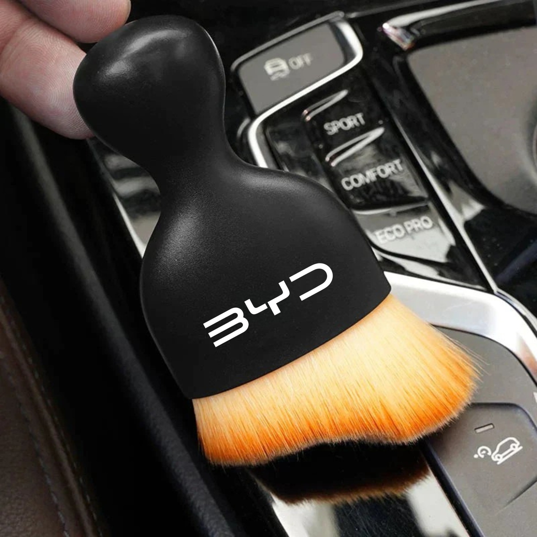 D80 PRO – Precision detailing brush with your Car's Logo